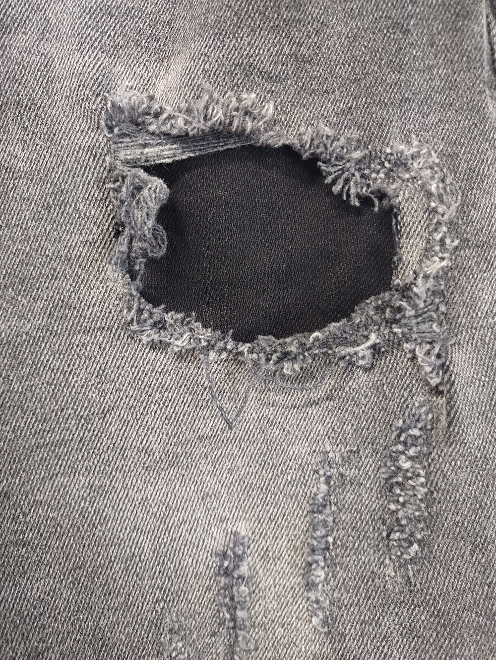 Zara Man Carrot Fit Black Ripped Jeans Men's 32 Distressed Removable Chain NWT - Picture 5 of 11